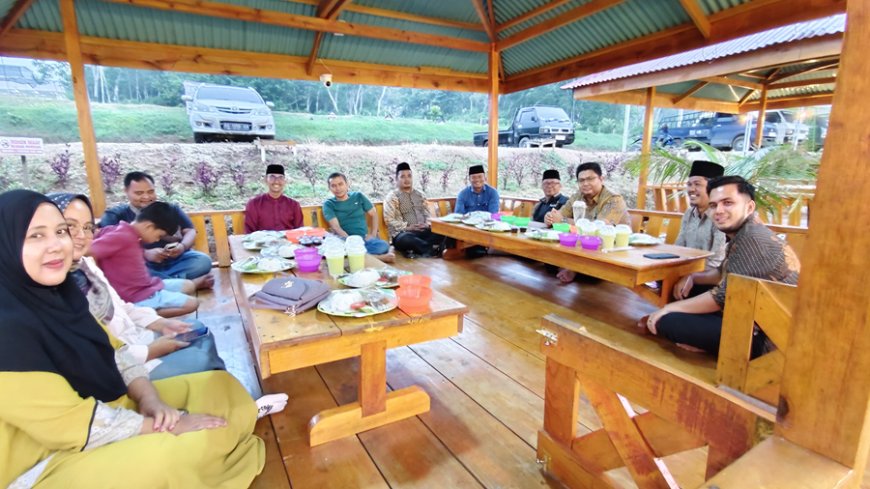 Majelis Dikdasmen PNF PDM Kabupaten Sijunjung Adakan Bukber dan Raker Strategis di Café Resto Cendekia Muslim