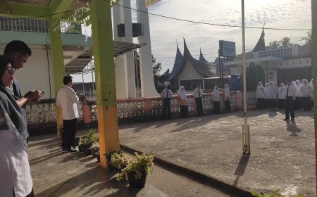 "Upacara Bendera Senin, 19 Mei 2025, MTsS dan MAS Muhammadiyah Tanjung Ampalu Bersatu"