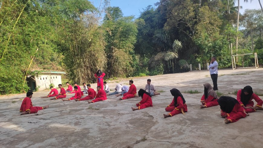 Latihan Rutin mingguan Tapak Suci , Kepala MA Muhammadiyah Pantau Langsung Semangat Para Pendekar Muda