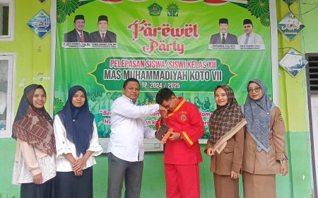 Kepala Madrasah Dan Majelis Guru Mamkoju Apresiasi Siswa Berprestasi Sebagai Khatib Idul Adha