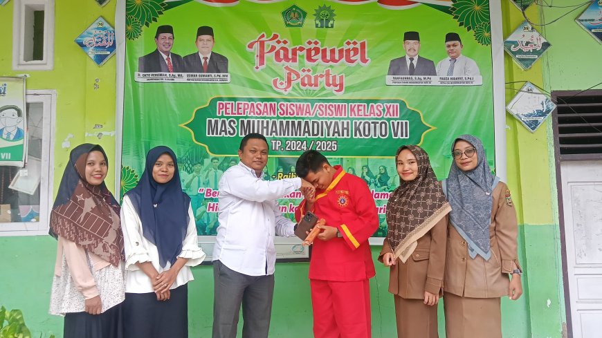 Kepala Madrasah Dan Majelis Guru Mamkoju Apresiasi Siswa Berprestasi Sebagai Khatib Idul Adha